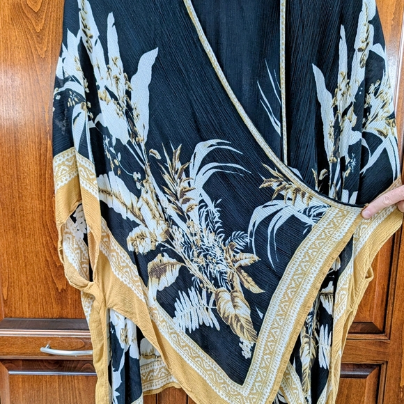 Vince Camuto Black and Gold Floral Wrap - Picture 4 of 8